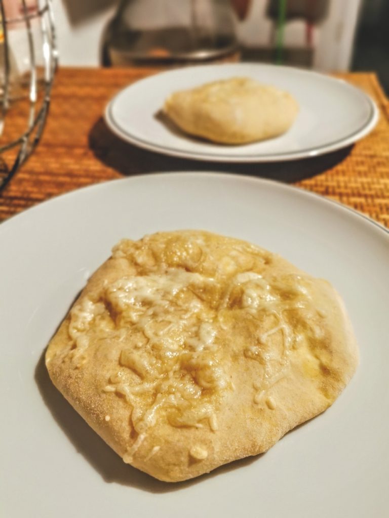 Parlenki de Bulgarie, pain au fromage ou beurre et ail