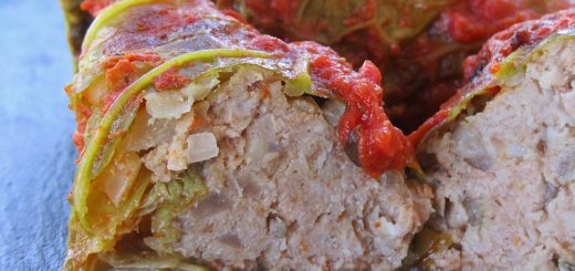 Sarmas, feuilles de chou farcies