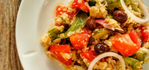 La panzanella, salade de pain de Toscane