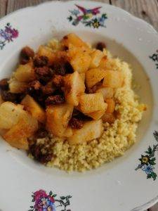 Navets à la cannelle, raisins et oignons