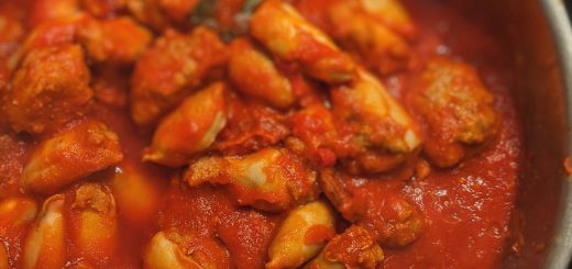 Chipirons farcis façon basque, sauce chistorra