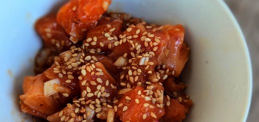 Poke ou poké d'Honolulu, Hawaï, un plat de poisson cru