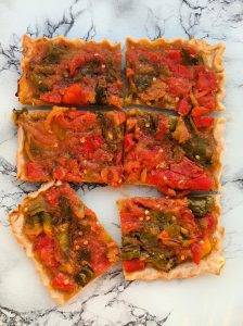 Coca de trampo de Majorque, aux poivrons et tomates