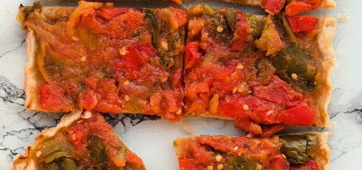 Coca de trampo de Majorque, aux poivrons et tomates