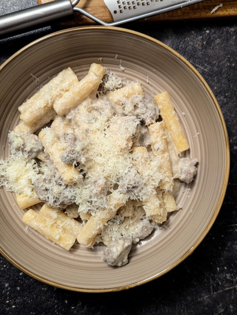 Pâtes à la saucisse et ricotta ou brousse