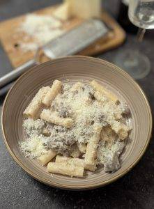 Pâtes à la saucisse et ricotta ou brousse